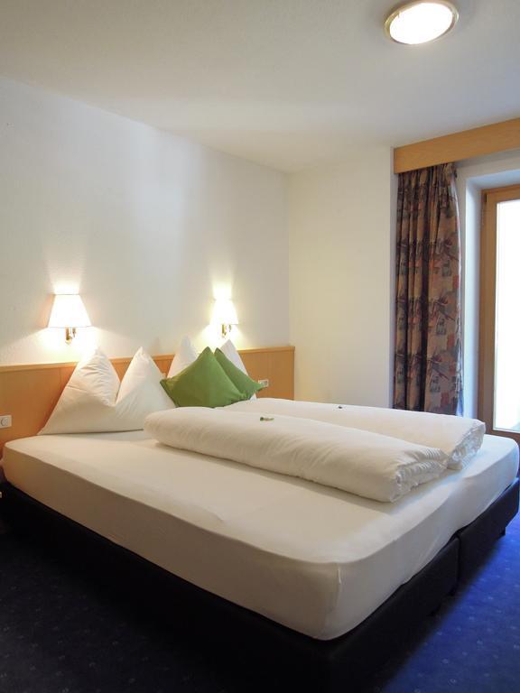 Mountain Living Apartments St. Valentin auf der Haide Chambre photo
